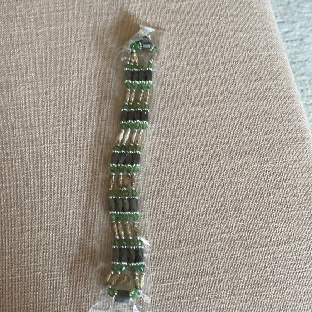 Magnetic beaded necklace/bracelet strand
